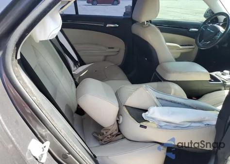 2015 Chrysler 300C z USA, uszkodzony, nr VIN 2C3CCAET6FH736219